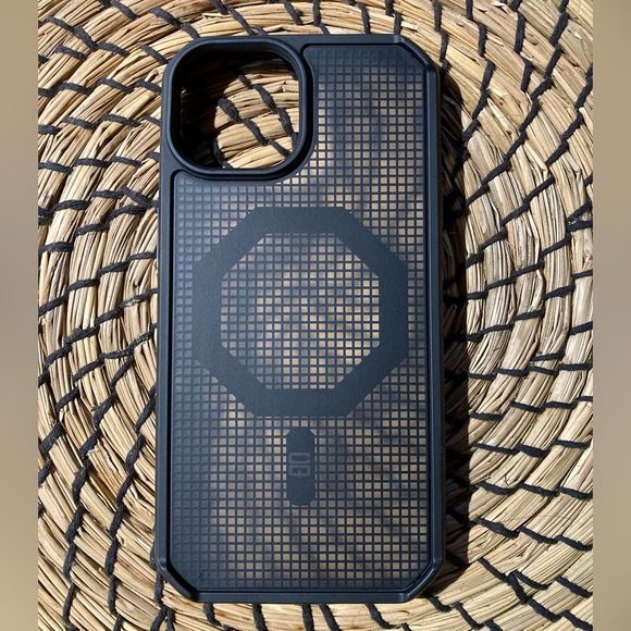 Carson & Quinn Illusive Case iPhone 13/14 - Picture 3 of 9